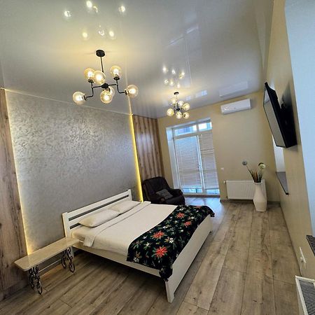 Vip Apartment У Центрі Міста, Новобуджк Театральний,Дуже Простора Rivne Exterior foto