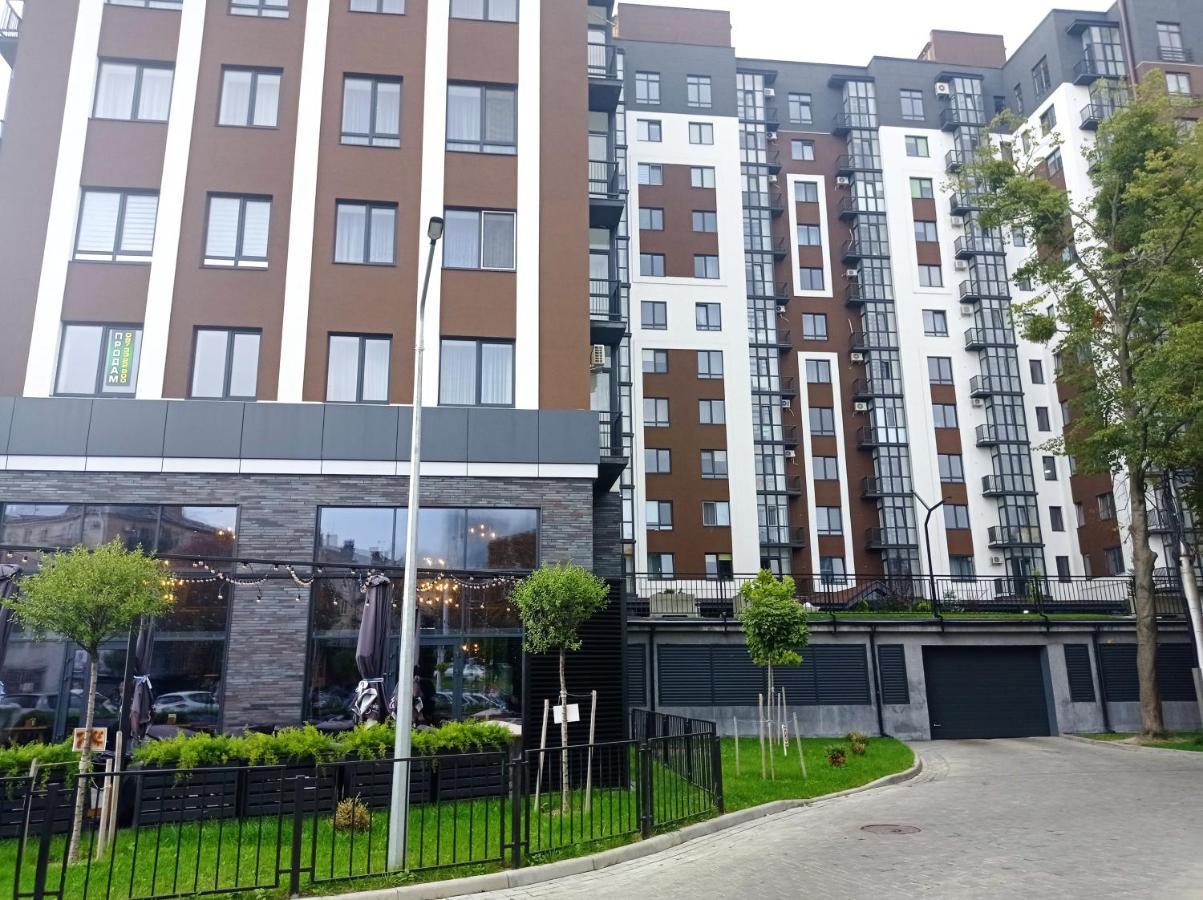 Vip Apartment У Центрі Міста, Новобуджк Театральний,Дуже Простора Rivne Exterior foto