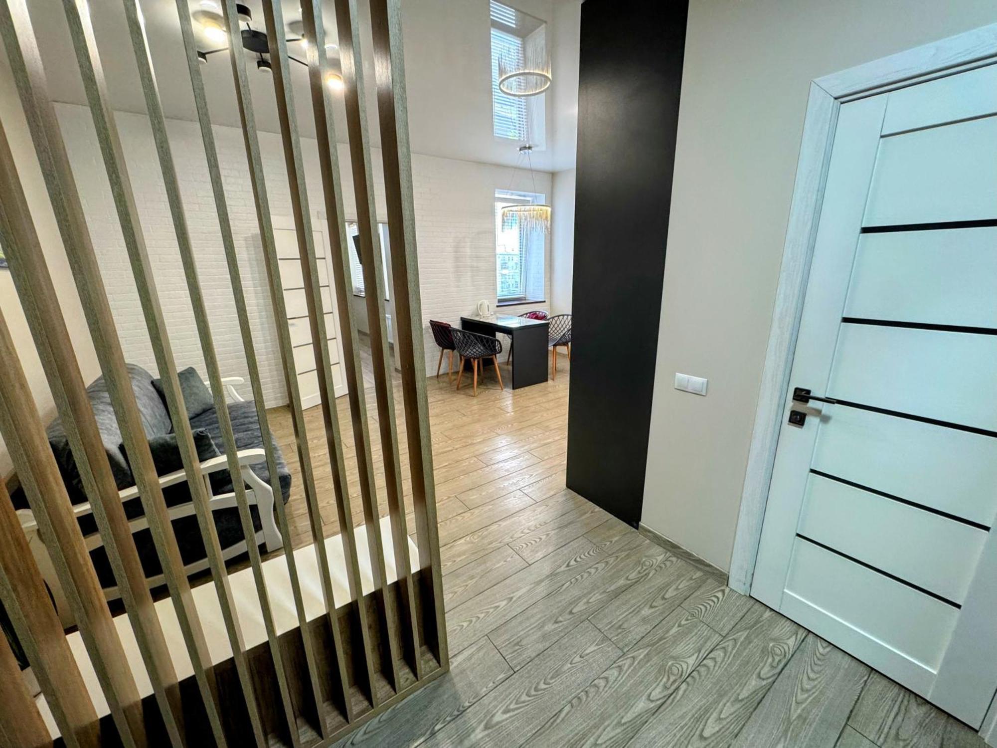 Vip Apartment У Центрі Міста, Новобуджк Театральний,Дуже Простора Rivne Exterior foto